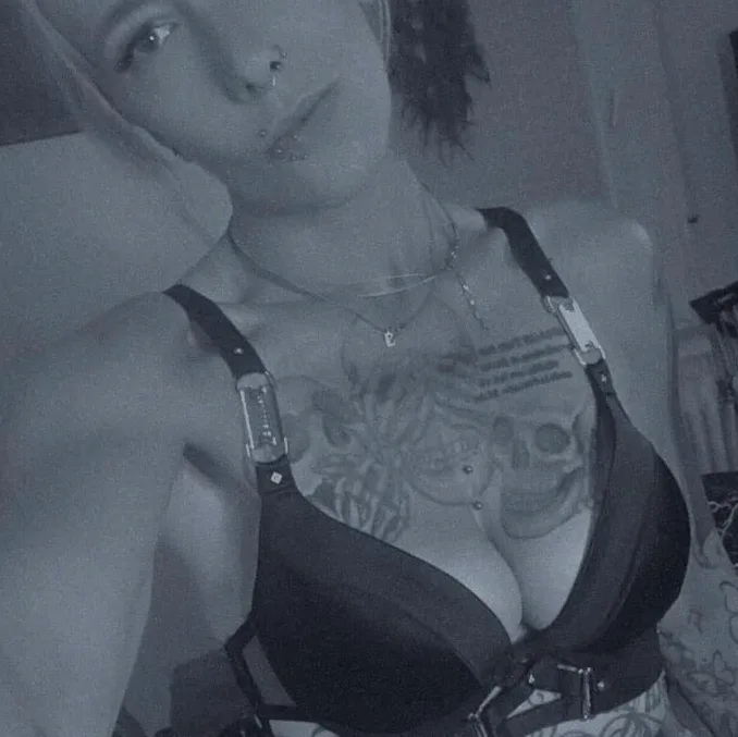 Aaliyah, 32