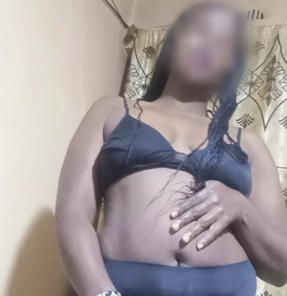 Aisha, 32
