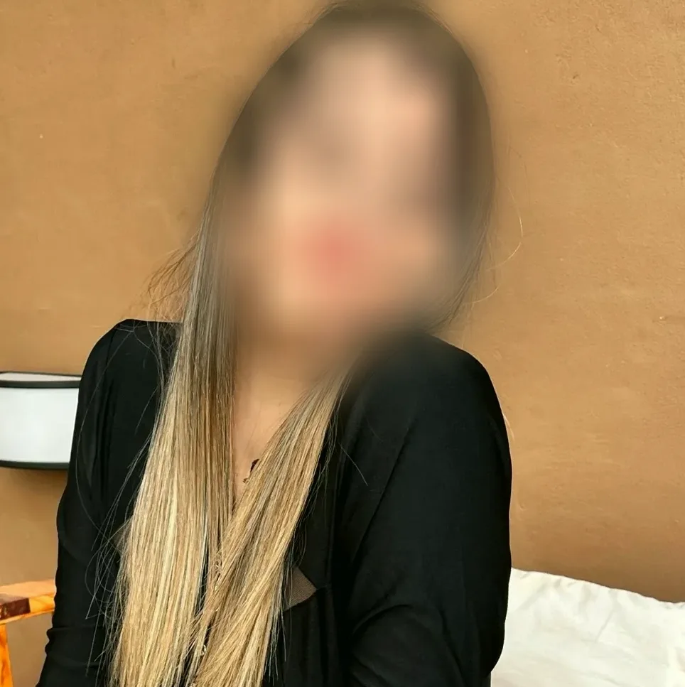 Courtney, 28