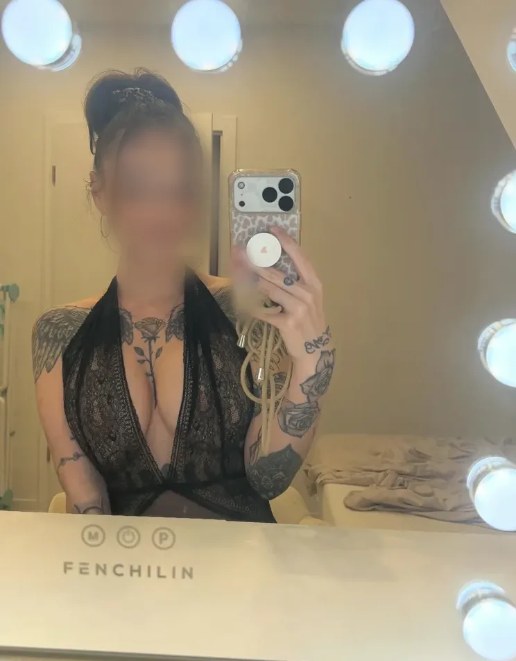Ella, 29