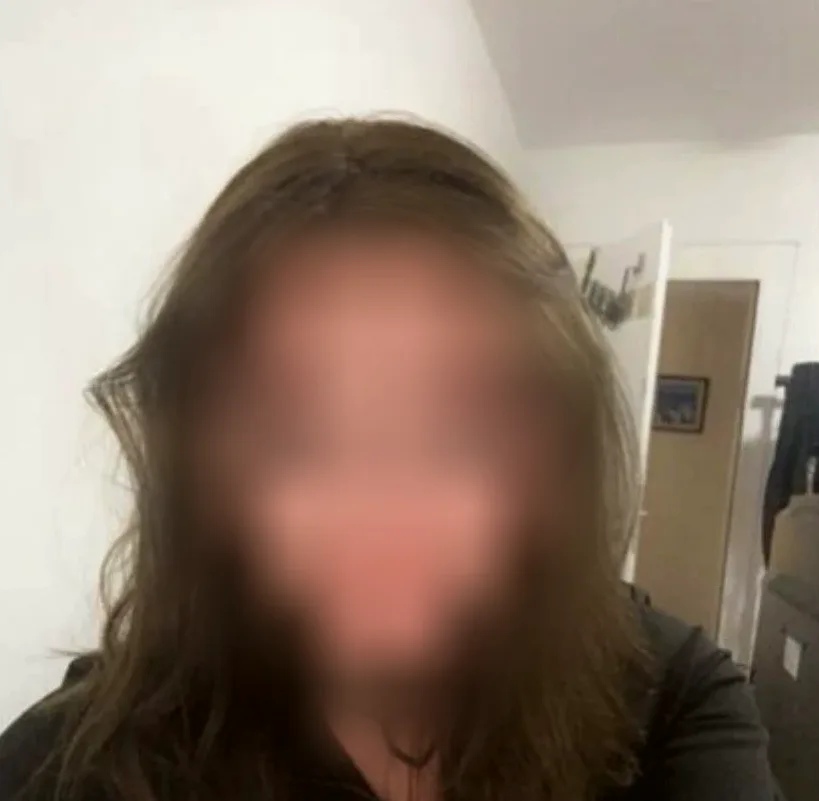 Sadia, 25