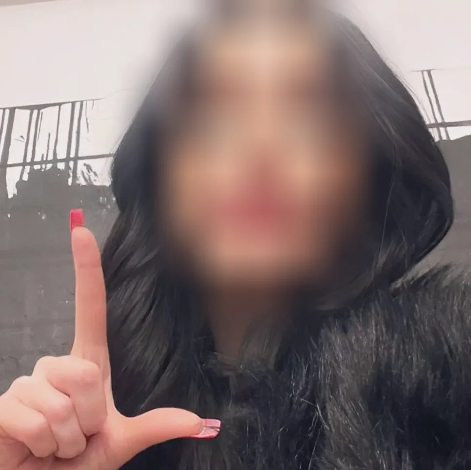 Zoe, 33